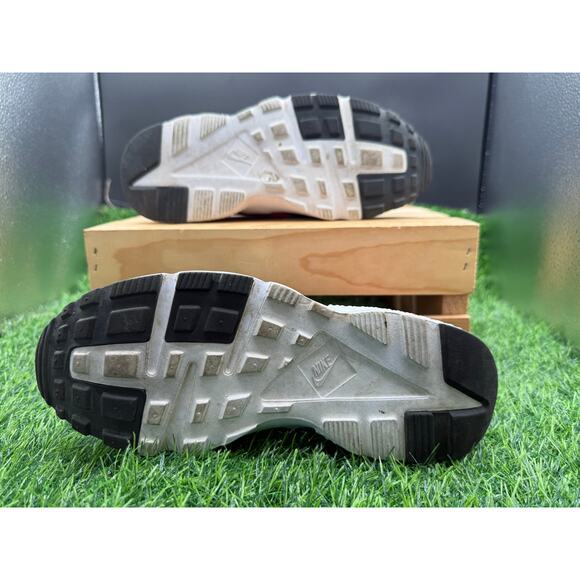 Nike Huarache - Grey/Red- Size 6Y - Picture 11 of 11